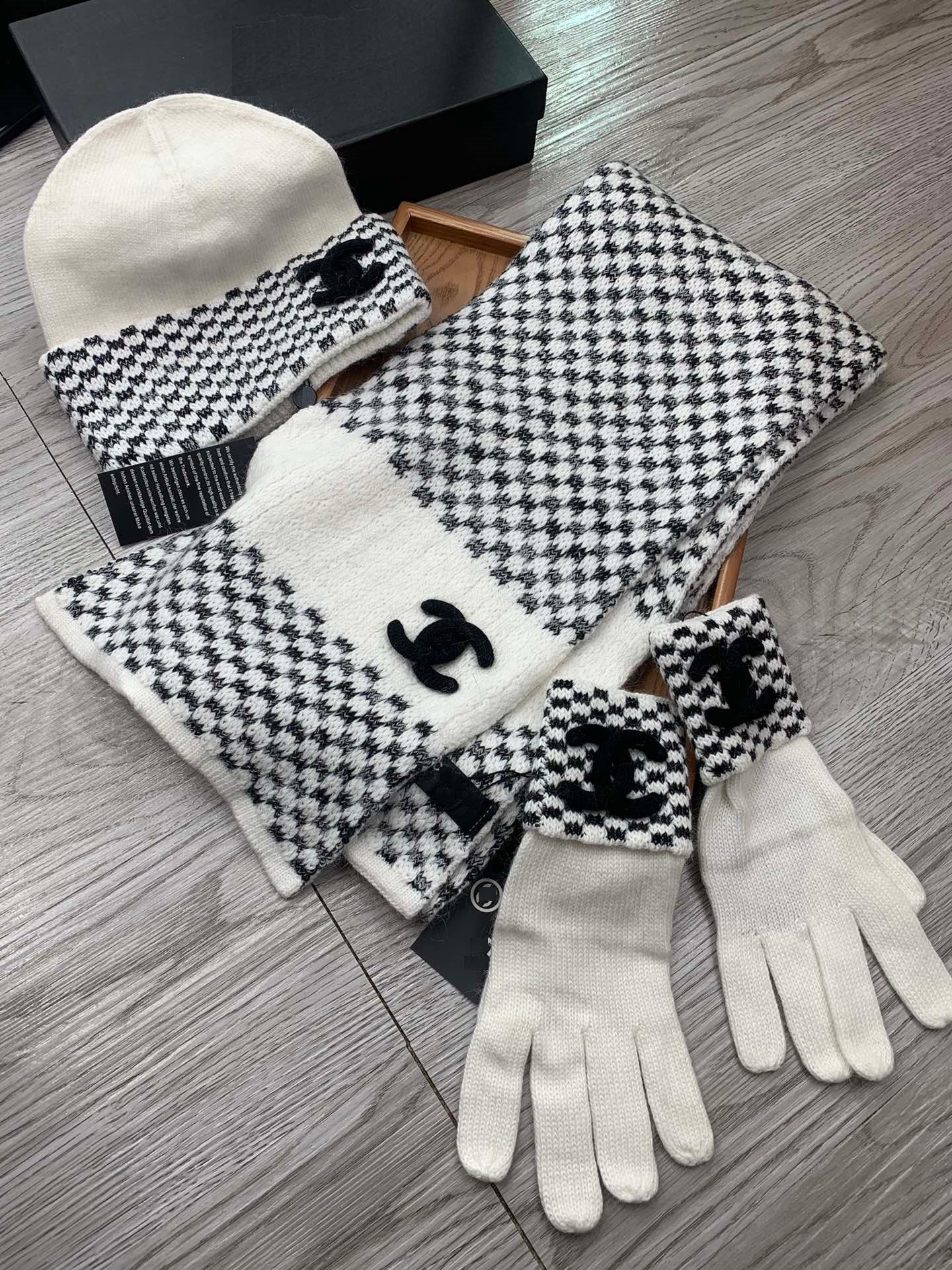 Houndstooth Winter Wool Set: Hat, Scarf & Gloves